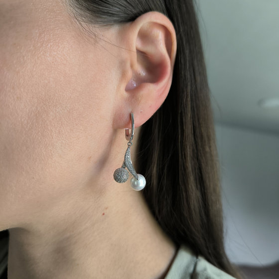 Silver earrings with pearls and cubic zirconia
