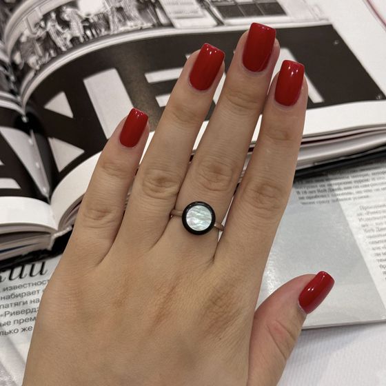 Серебряное кольцо с ониксом, перламутром