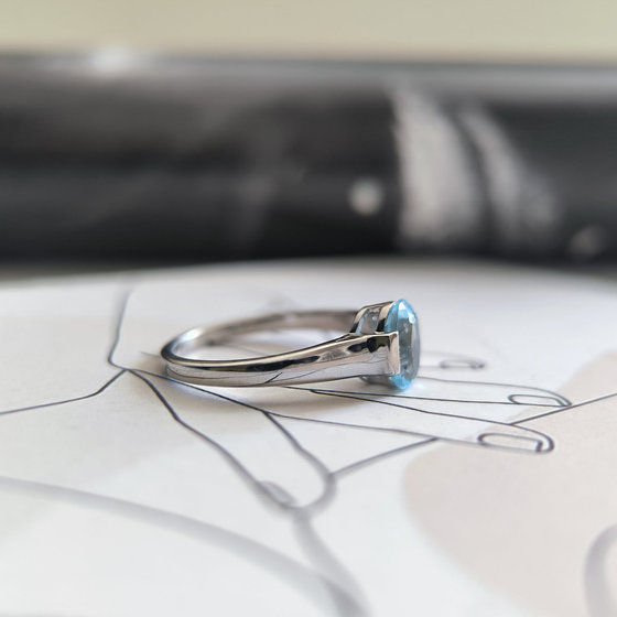 Срібне кільце з топазом 1,442 карата