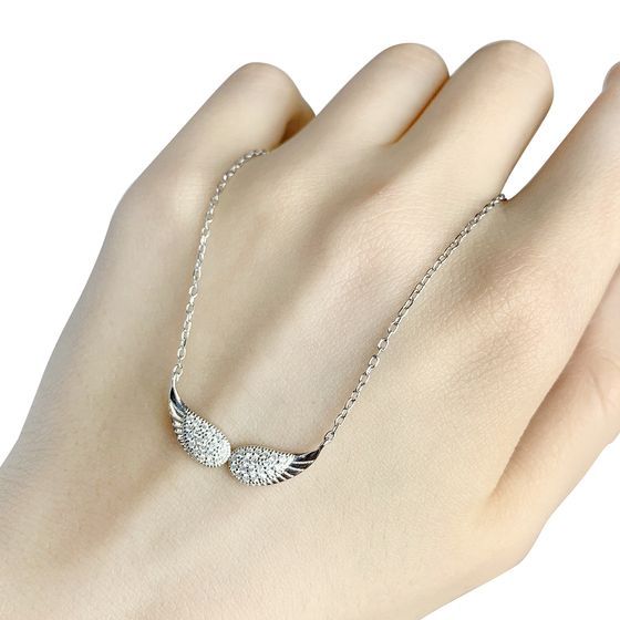 Silver necklace with phianites