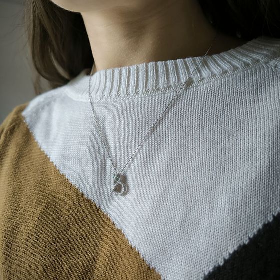 Silver necklace with phianites