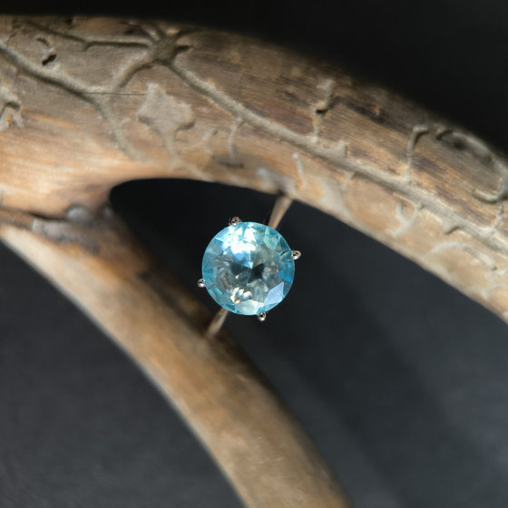 Серебряное кольцо с фианитами