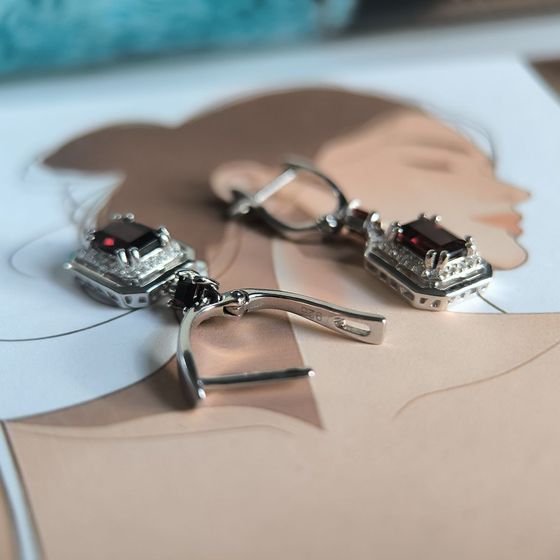 Срібні сережки з гранатом 3.301ct