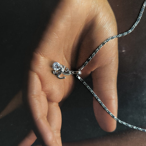 Срібна підвіска з фіанітами