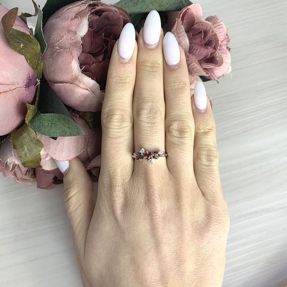 Серебряное кольцо с гранатом 1.067ct