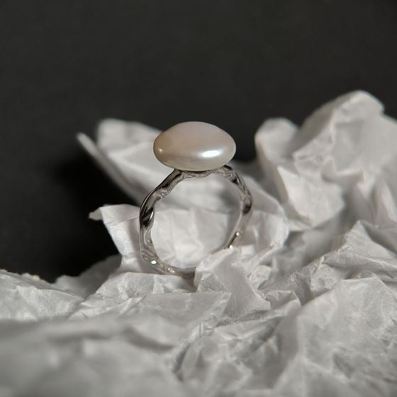 Срібна каблучка з перлами бароковими