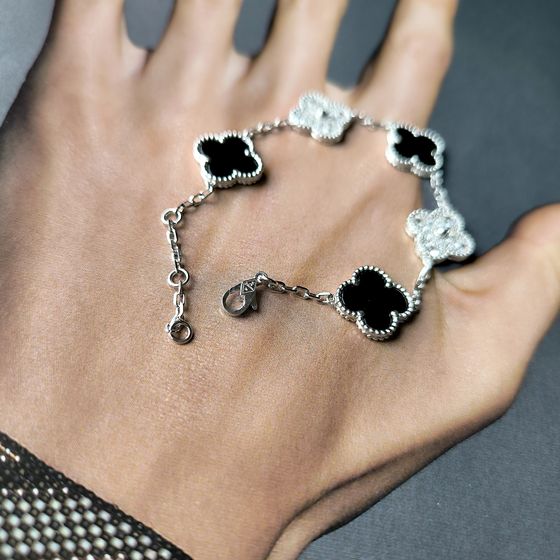 Silver bracelet with onyx