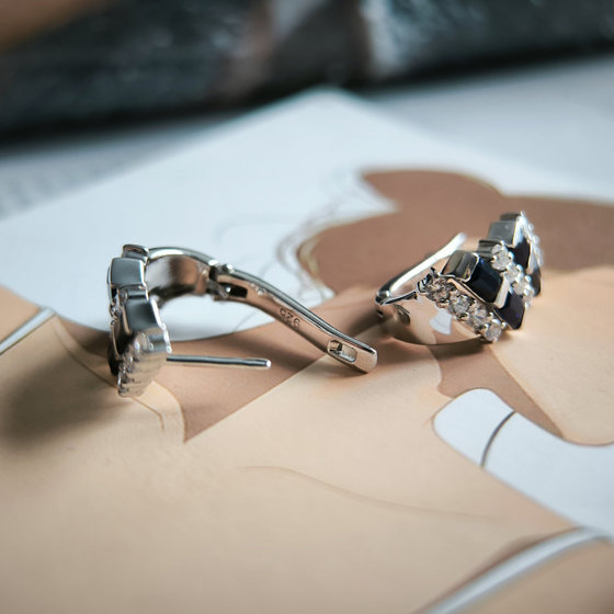 Silver earrings with 6.05ct sapphire and cubic zirconia