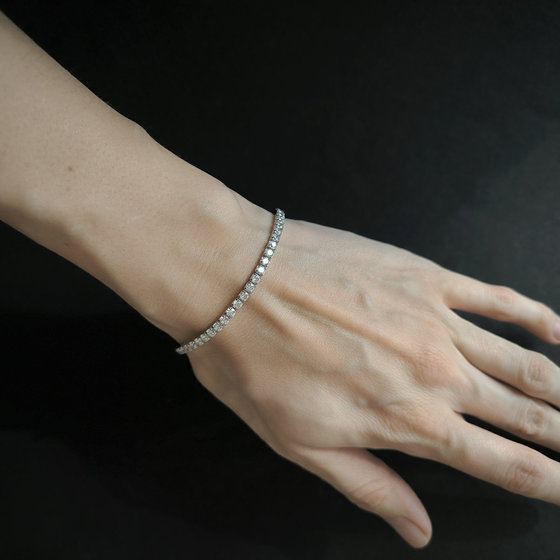 Silver bracelet with cubic zirconia