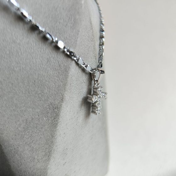 Silver cross with phianites