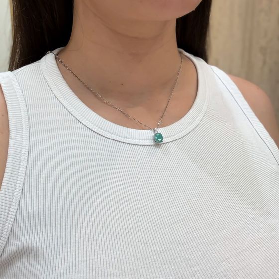 Silver pendant with a 2.357-carat emerald