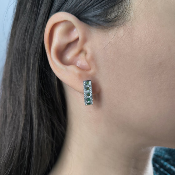 Silver earrings with emerald nano 1.102ct