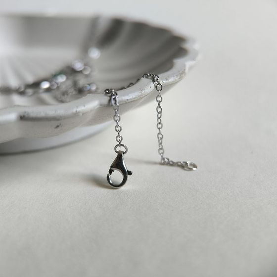 Silver necklace with phianites