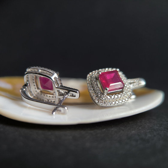 Срібні сережки з рубіном 6.342ct, фіанітами