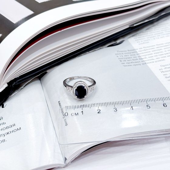 Срібна каблучка з сапфіром 2.602ct, фіанітами