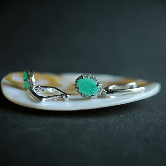 Серебряные серьги с изумрудом 2.59ct