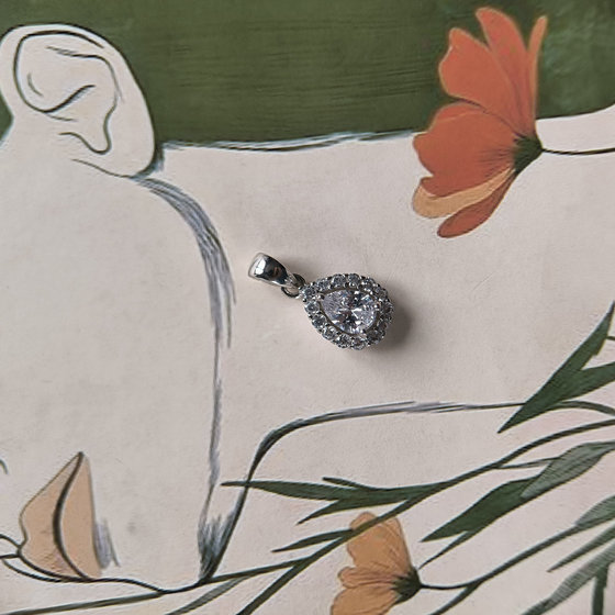 Silver pendant with cubic zirconia