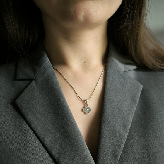 Silver pendant with cubic zirconia