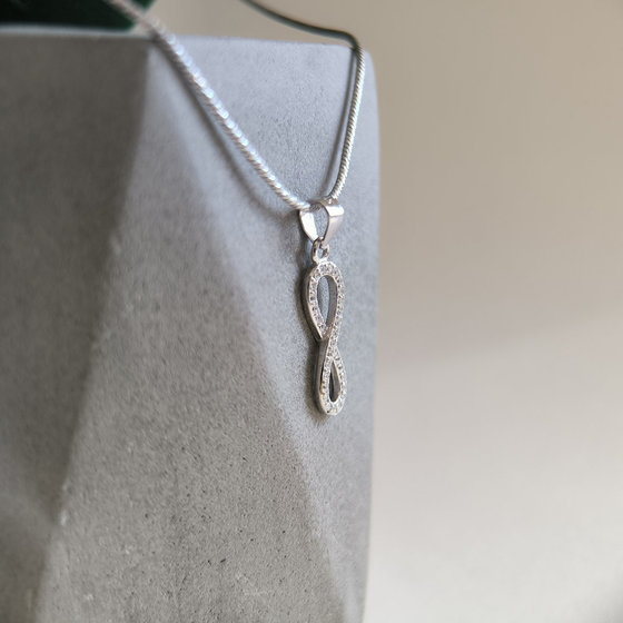 Silver pendant with cubic zirconia