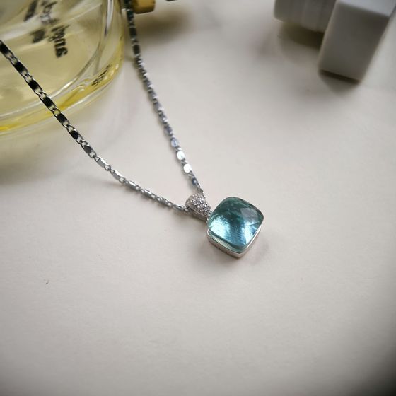 Silver pendant with phianites