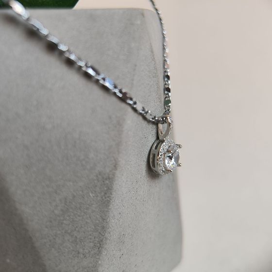 Silver pendant with phianites