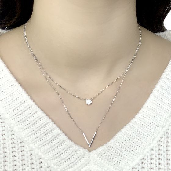 Silver necklace with phianites