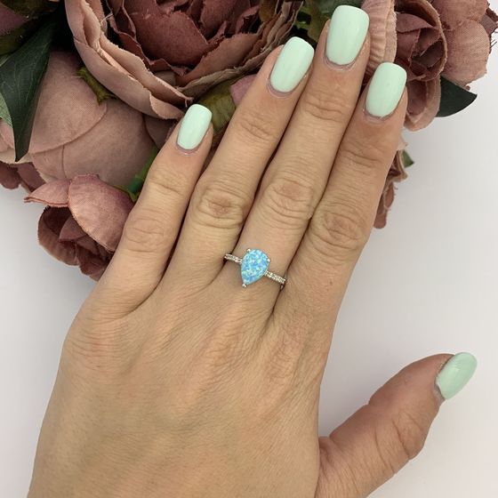 Silver ring with a 1.037-carat opal