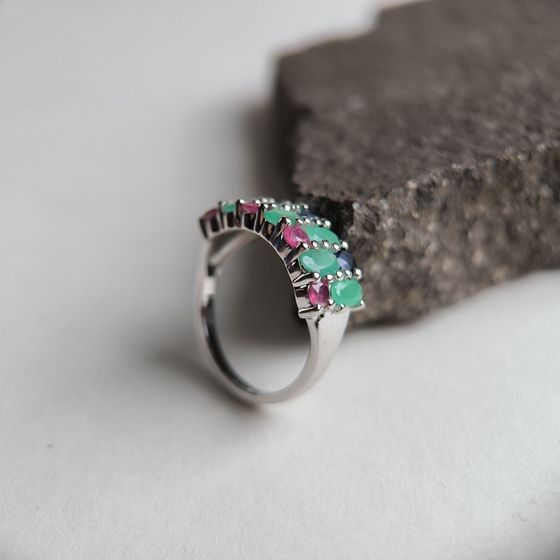 Silver ring with 1.917ct sapphire, emerald, ruby