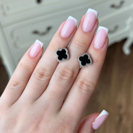 Золотые серьги с ониксом