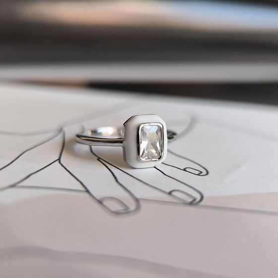 Silver ring with phianites, semallu