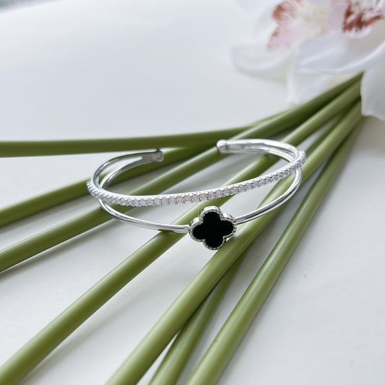 Silver bracelet with onyx
