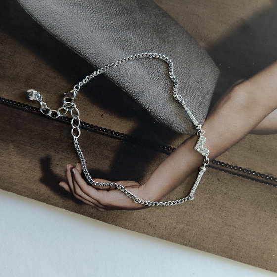 Silver bracelet with cubic zirconia