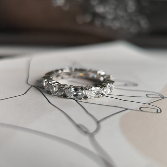 Silver ring with cubic zirconia and mother-of-pearl