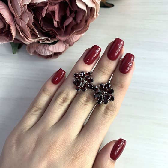 Срібні сережки з гранатом