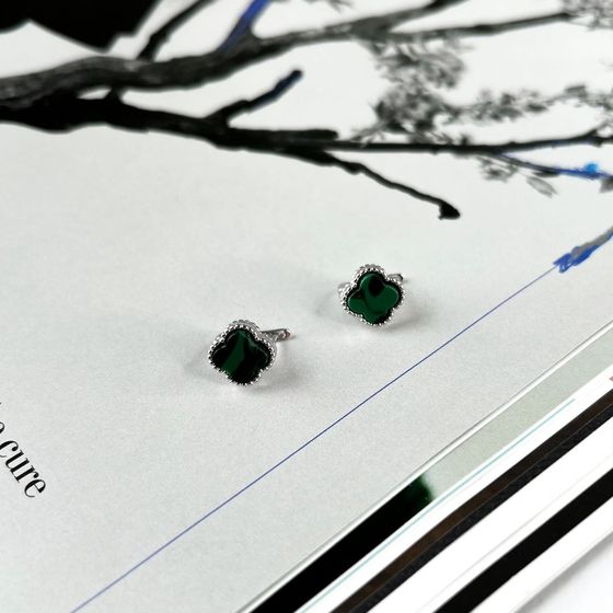 Срібні сережки з малахітом