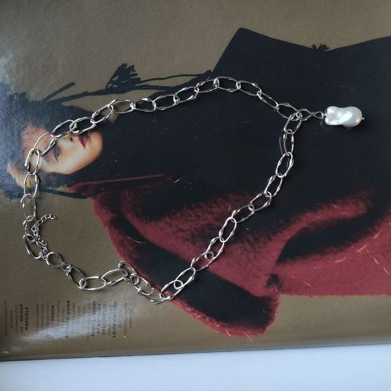 Silver necklace with baroque pearls