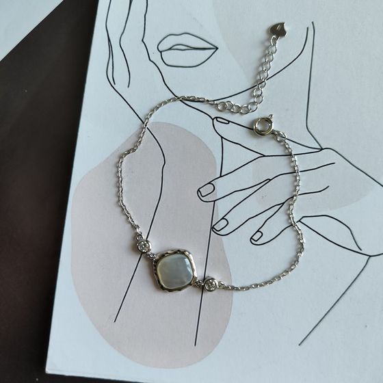 Silver bracelet with mother-of-pearl, phyanites