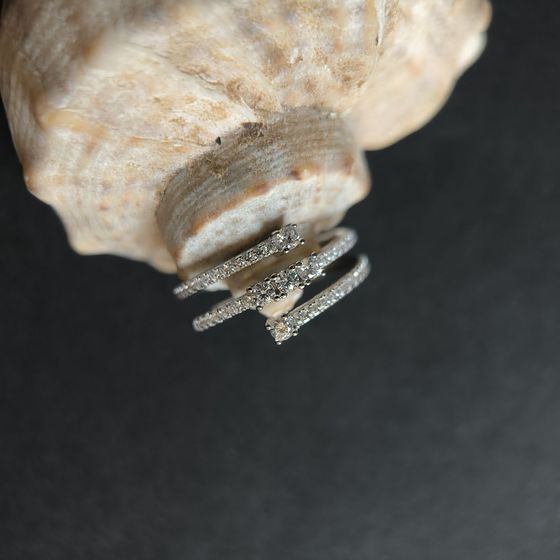 Срібна каблучка з фіанітами