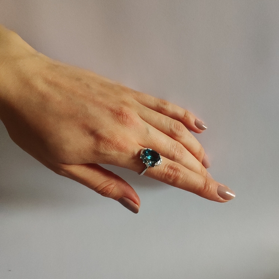 Серебряное кольцо с топазом Лондон Блю 3.365ct