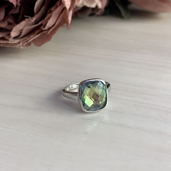 Silver ring with a 4.186-carat mystic topaz