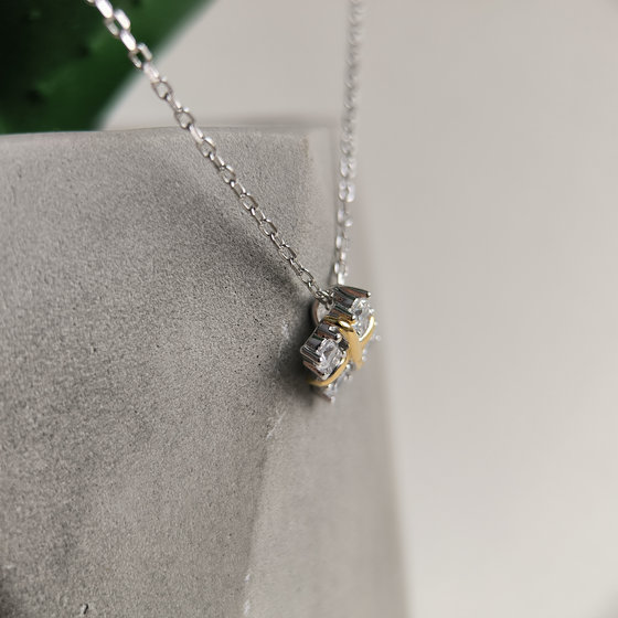 Silver necklace with cubic zirconia