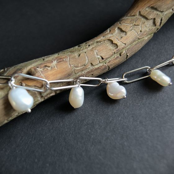 Silver bracelet with baroque pearls
