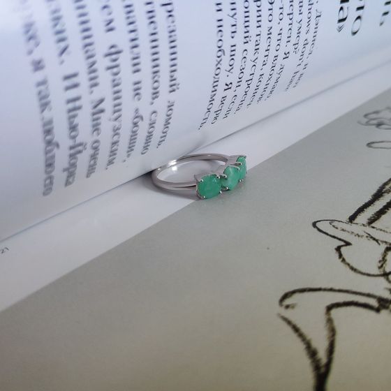 Silver ring with emerald 1.306ct