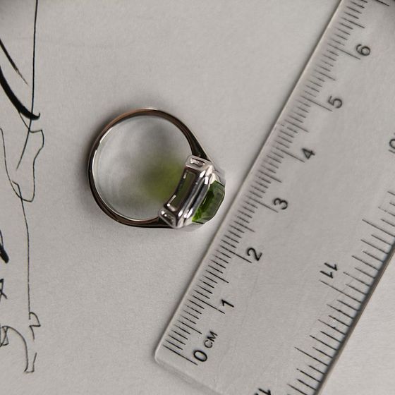 Серебряное кольцо с хризолітом 2.85ct
