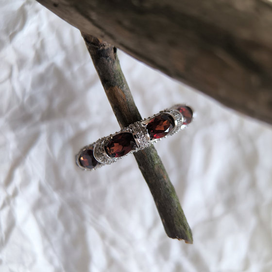 Срібне кільце з гранатом 7.076ct