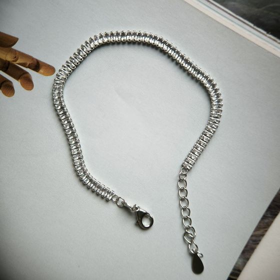 Silver bracelet with phianites