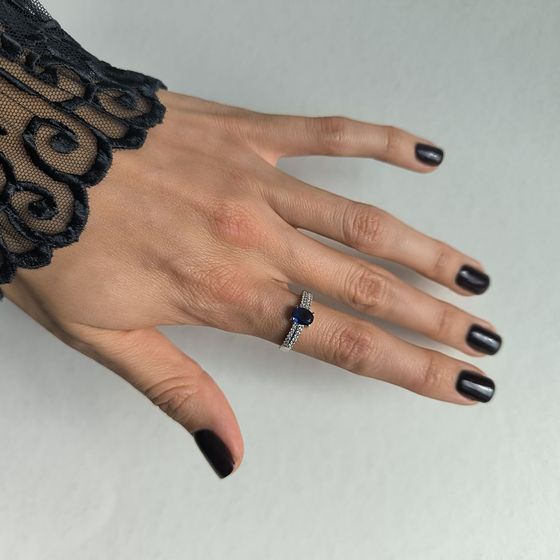 Серебряное кольцо с сапфиром nano 0.92ct, фианитами