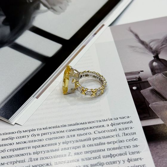 Срібна каблучка з фіанітами