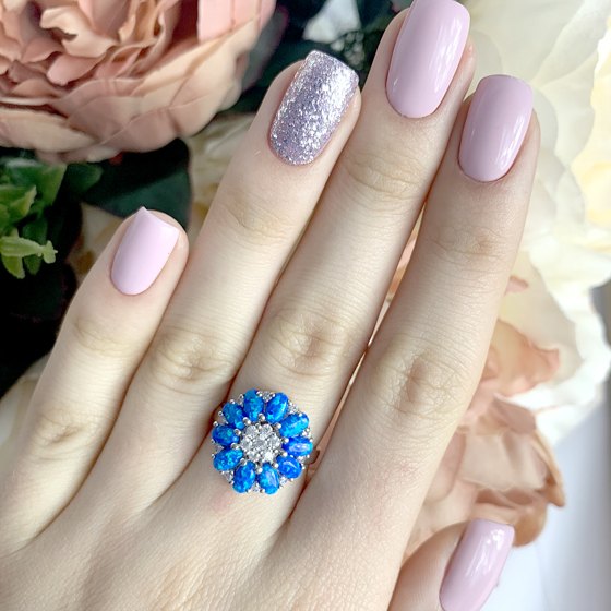 Silver ring with a 1.523-carat opal