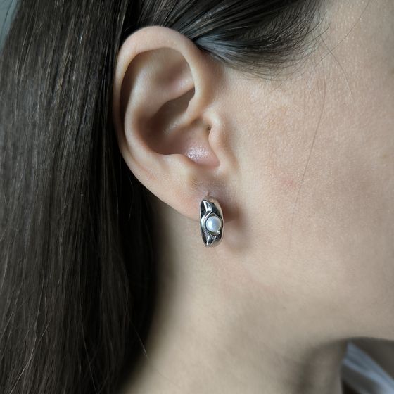 Срібні сережки з перлами